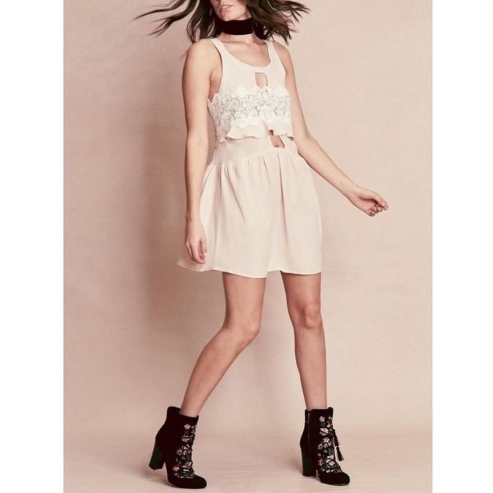 🔥FOR LOVE &LEMONS-White Lace Details Pink Dress🔥